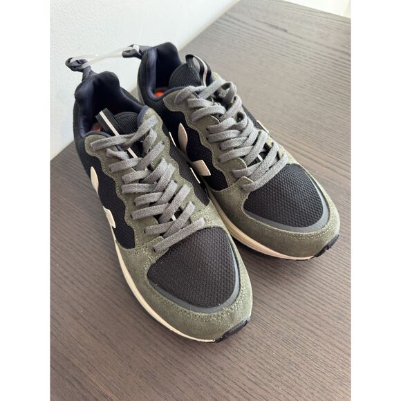 Size 9 - Veja Venturi Black Olive Pierre Sneakers Shoes Men’s NWOB Green Vejas - Picture 7 of 8